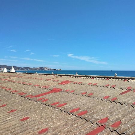 Vacansis Habitaciones De Hostal A Primera Linea De Playa En Кулера Екстериор снимка