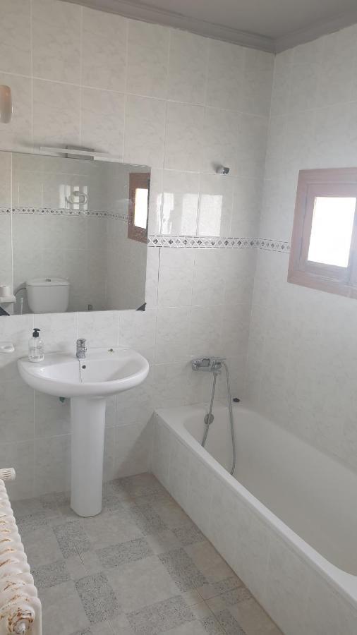 Vacansis Habitaciones De Hostal A Primera Linea De Playa En Кулера Екстериор снимка