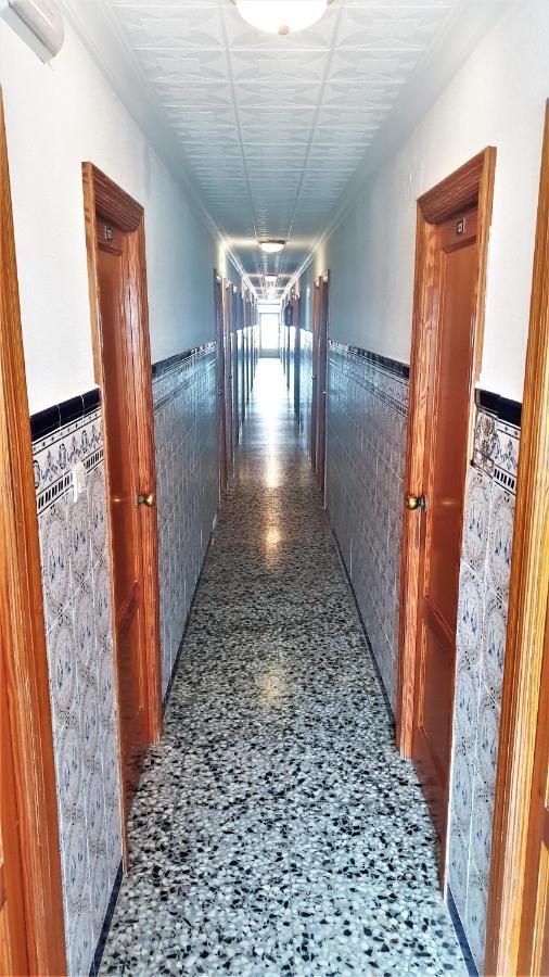 Vacansis Habitaciones De Hostal A Primera Linea De Playa En Кулера Екстериор снимка