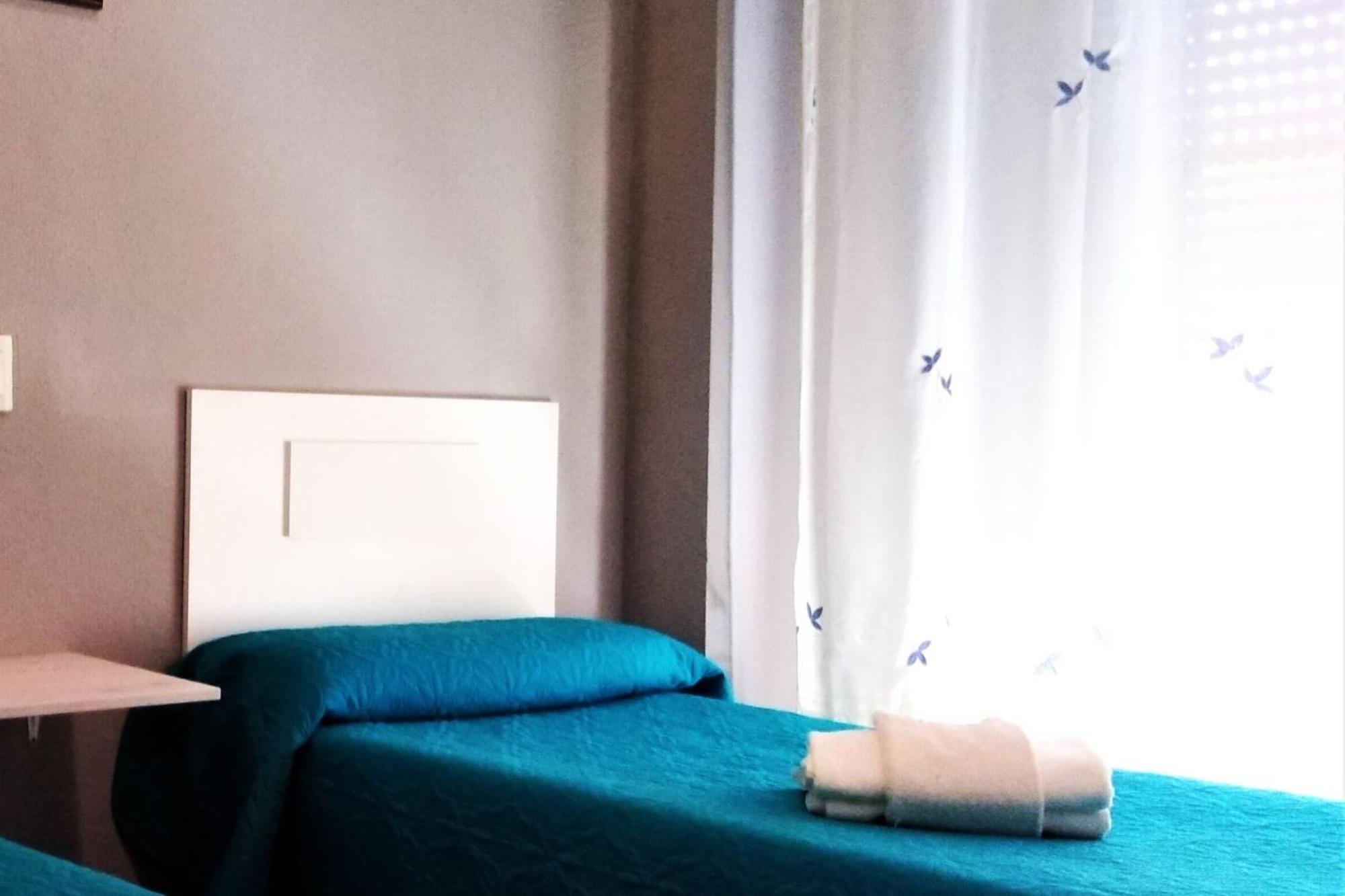 Vacansis Habitaciones De Hostal A Primera Linea De Playa En Кулера Екстериор снимка